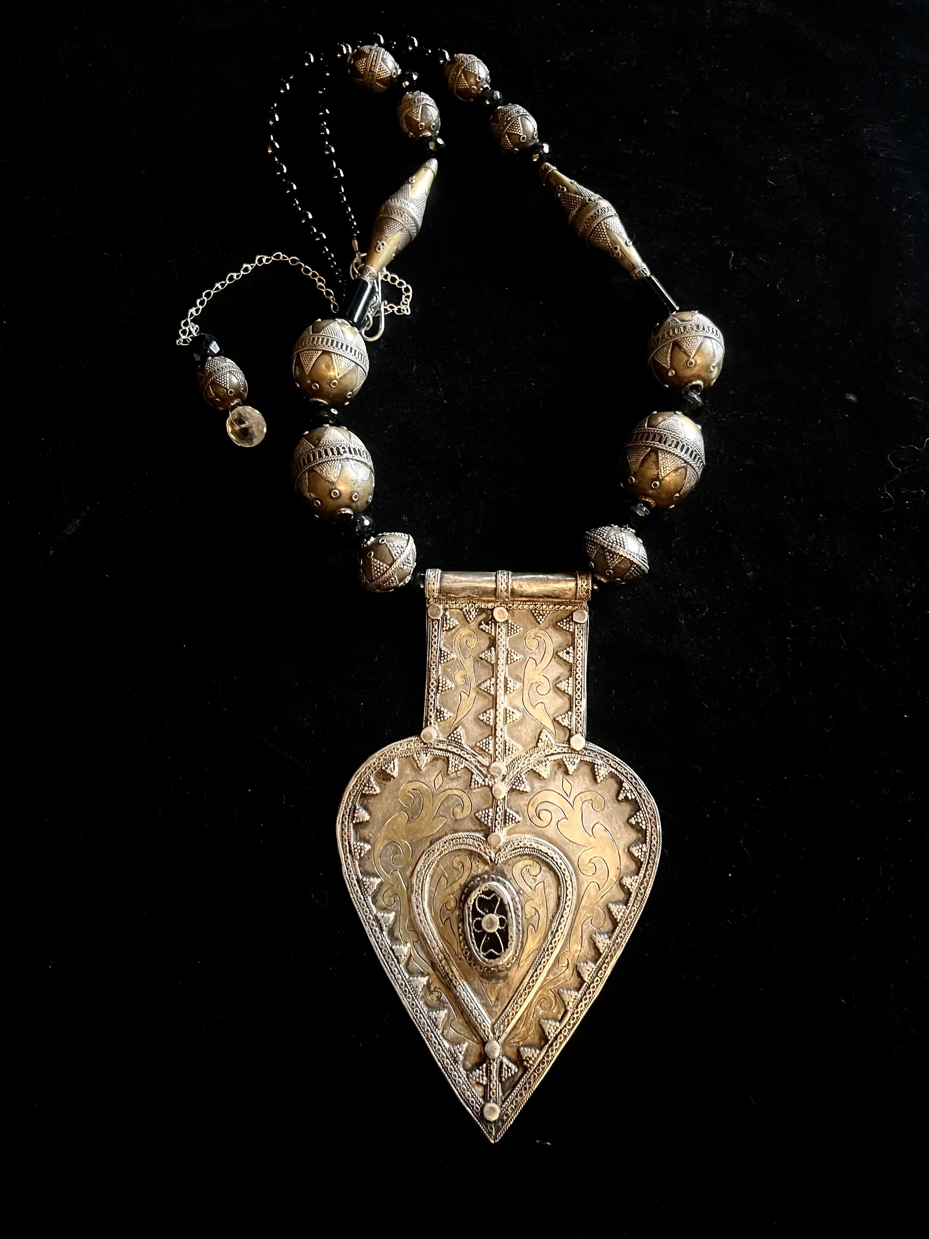 トルクメニスタンのアンティーク Antique silver and gold washed Asyk pendant from Kazakhstan