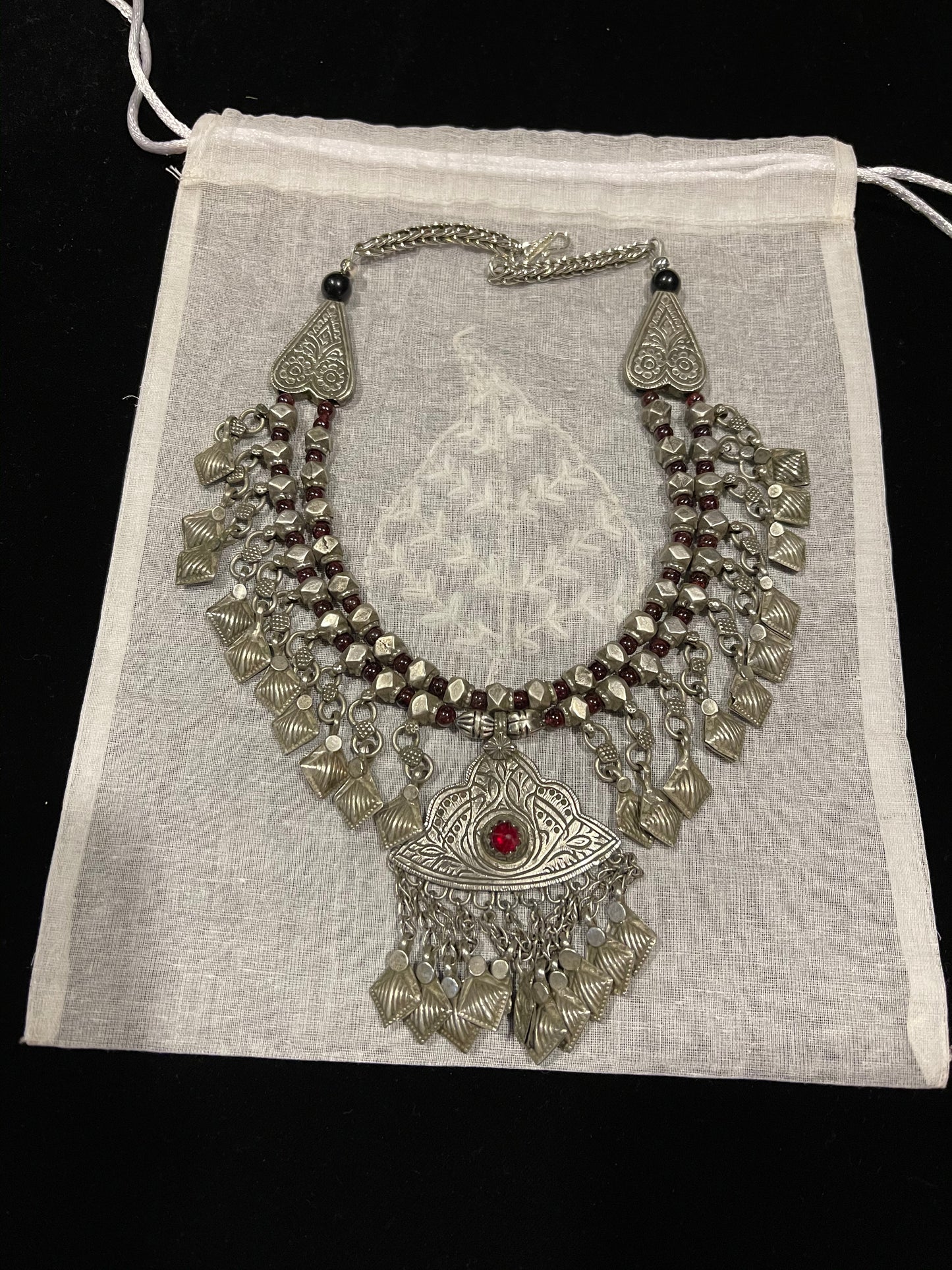 AFGHAN CHOKER