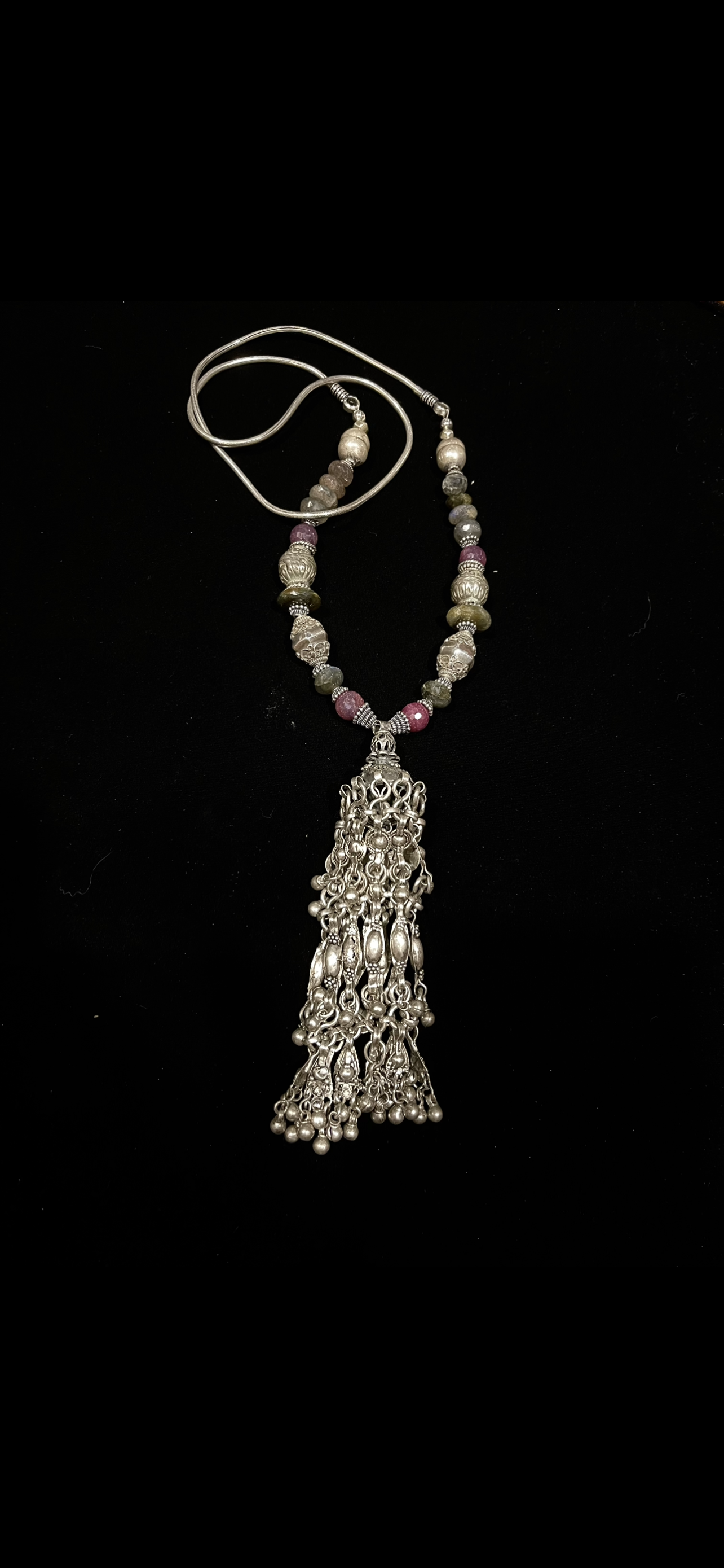 Yemeni temporal with labradorite
