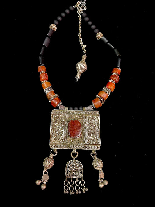 Antique silver Yemeni Box pendant with Carnelian inset. Strung with old carnelian and matte black onyx