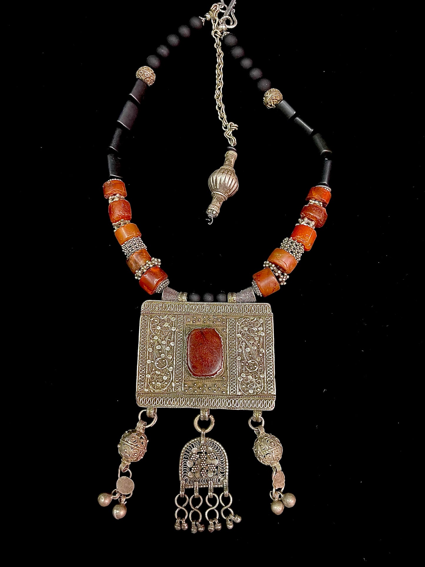 Antique silver Yemeni Box pendant with Carnelian inset. Strung with old carnelian and matte black onyx