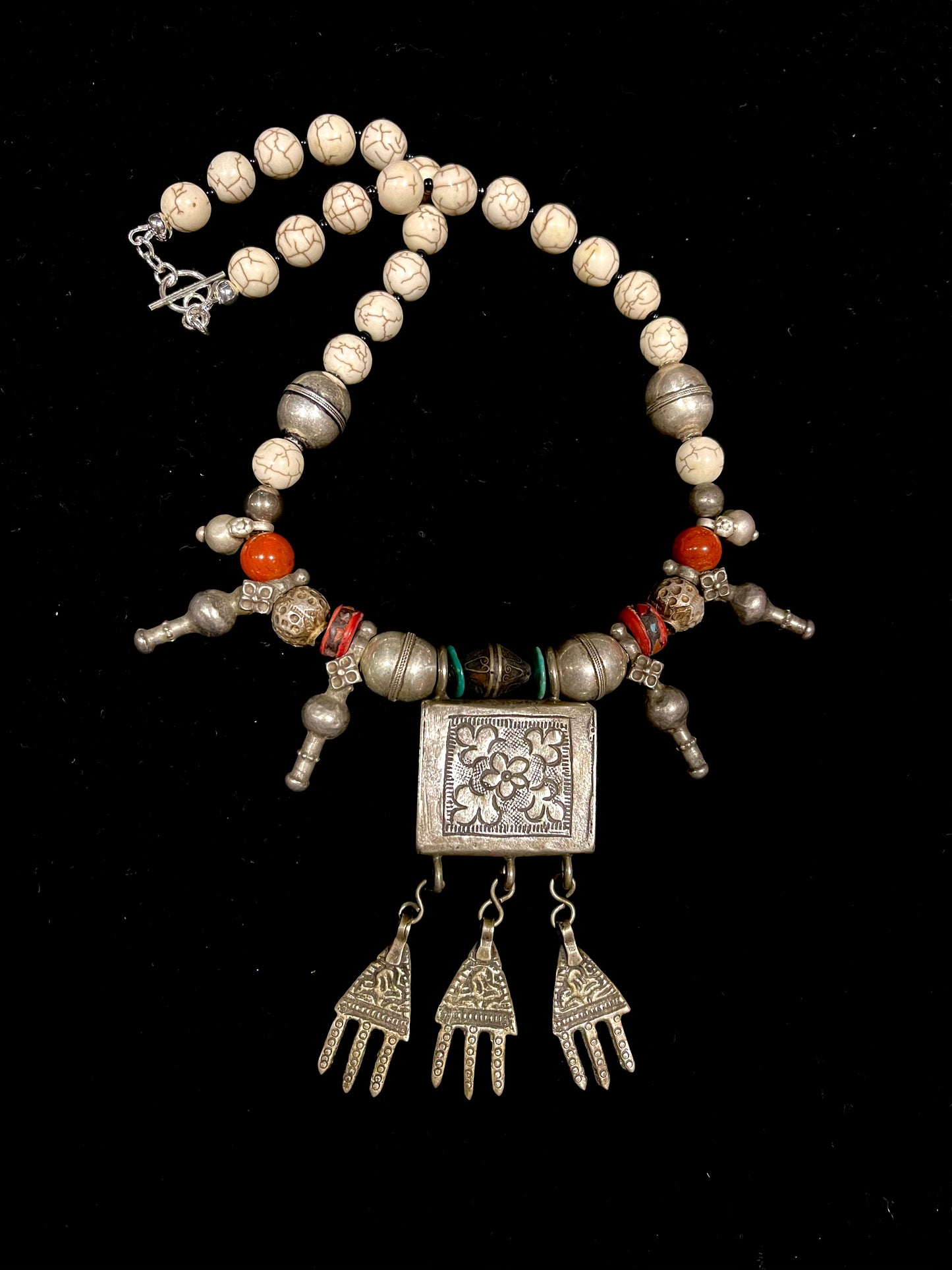 Vintage Silver Libyan box pendant necklace