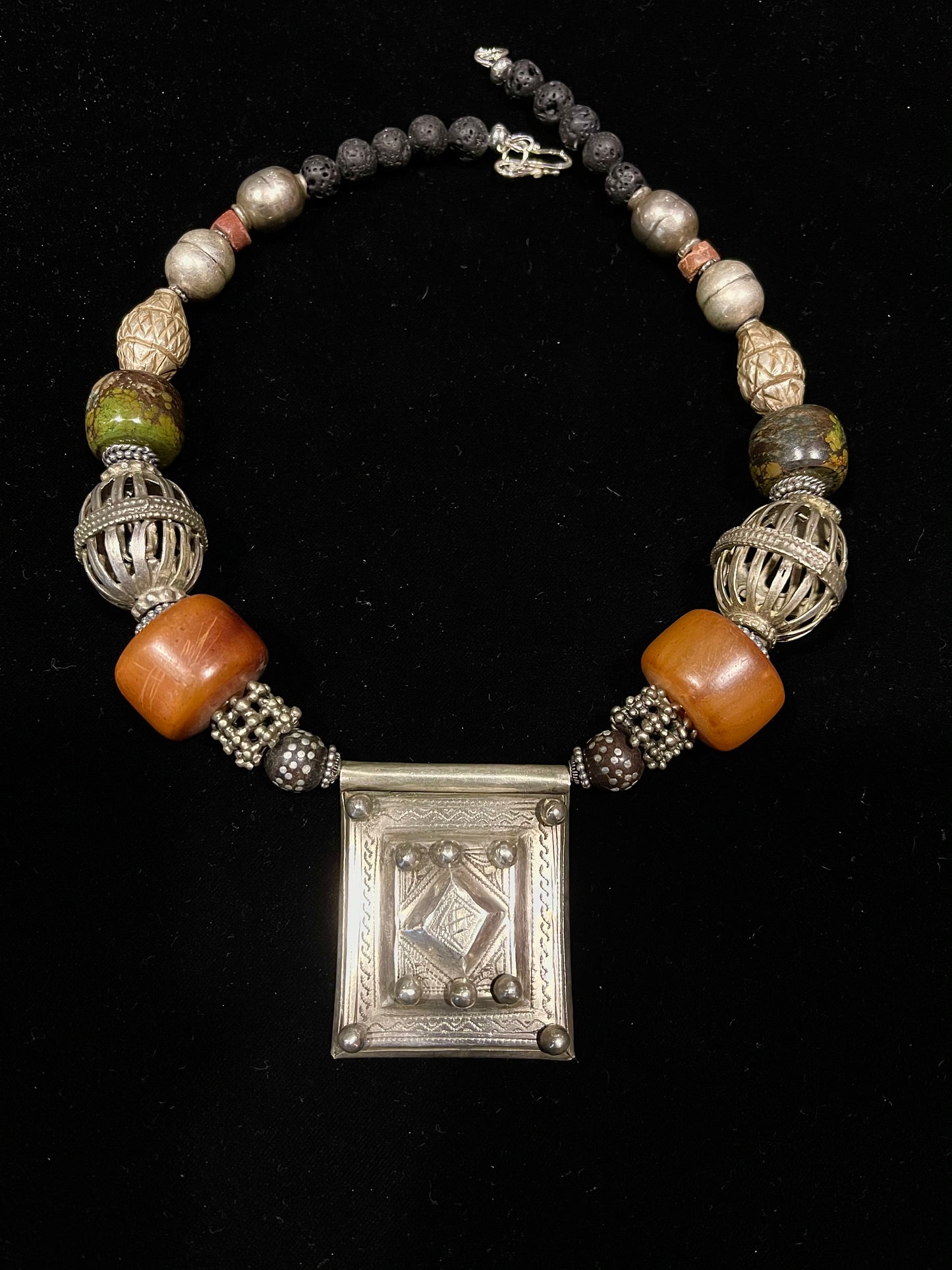 Tuareg pendant with Yemeni caged beads