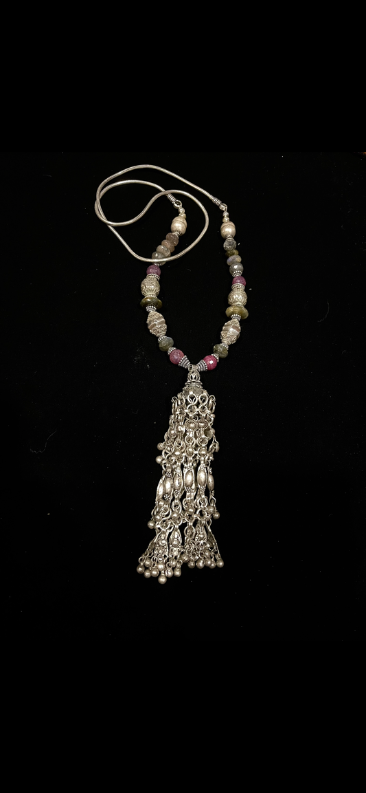 Yemeni temporal with labradorite
