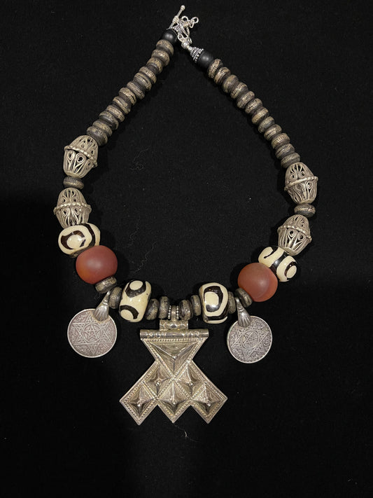Silver Tuareg pendant and agates
