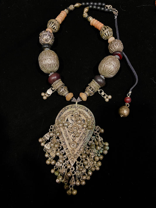 Antique Yemeni necklace with agates
