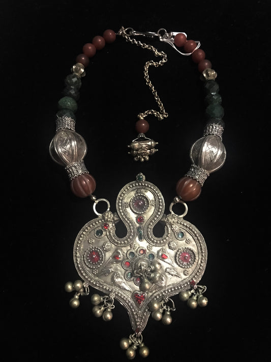 Antique silver arrowhead pendant from India, Thai karan silver beads, old agate and Kashmiri green agate